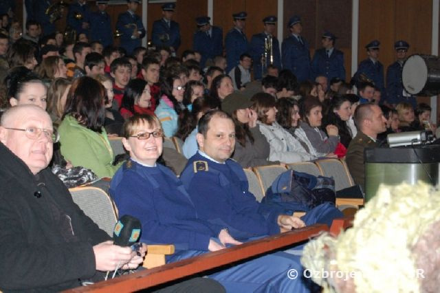 Príslušníci LZ Sliač pred očami zvolenských stredoškolákov