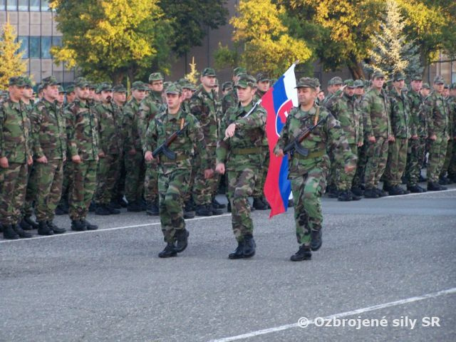 NÁSTUP VRTUĽNÍKOVÉHO KÍDLA KU DŇU OBETÍ DUKLY