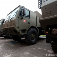 Minister Glváč odovzdal vojakom nové terénne vozidlá