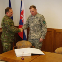 Veliteľ Spojeneckého veliteľstva pozemných síl NATO navštívil Slovensko