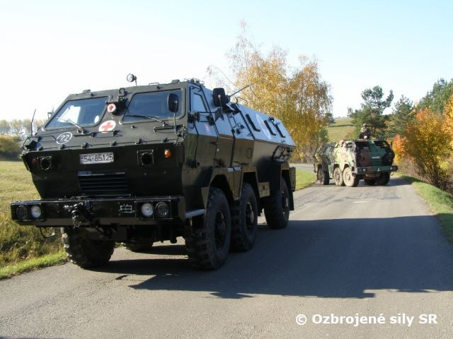 Práporová skupina pokračuje druhý deň v plnení operácie