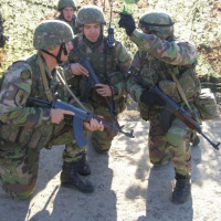 Práporová skupina pokračuje druhý deň v plnení operácie