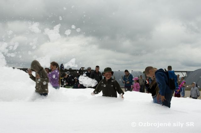 Deň otvorených dverí na letisku v Kuchyni