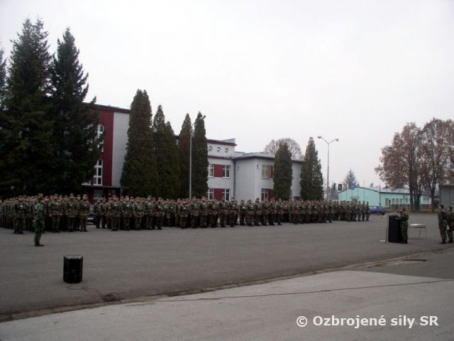 Slávnostný nástup ku Dňu veteránov a Dňu boja za slobodu a demokraciu