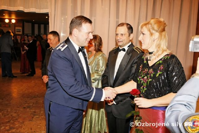 Piatková noc v znamení plesu