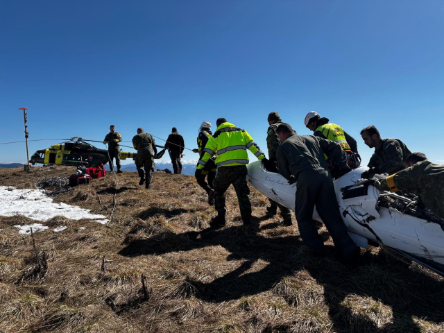 VOJACI 51. KRÍDLA PREŠOV POMOHLI ODSTRÁNIŤ TROSKY VETROŇOV Z VEĽKEJ FATRY