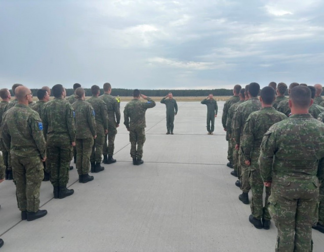 Slovenské letectvo prevzalo v Kuchyni dve nové UH-60M