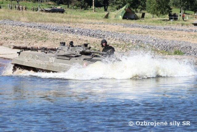 Výcvik v prekonávaní vodných prekážok v Lešti