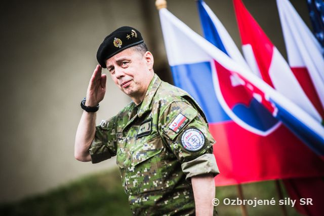 Nástup k ukončeniu ďalšej fázy cvičenia Slovenský štít