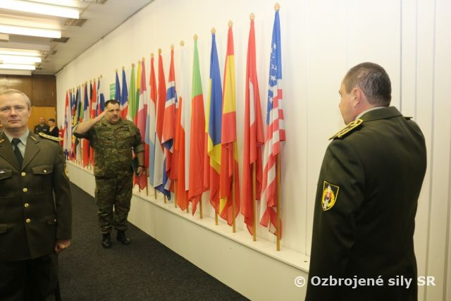 Slávnostný nástup príslušníkov veliteľstva pozemných síl